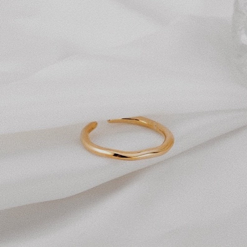 MINIMALIST RING